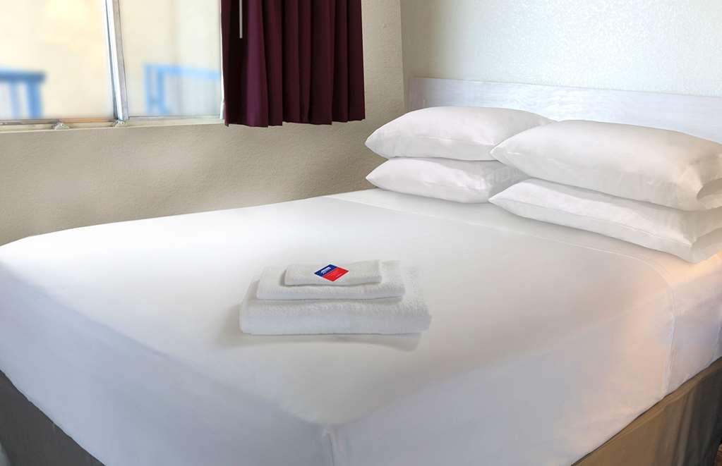 Canadas Best Value Inn & Suites 坎卢普斯 客房 照片