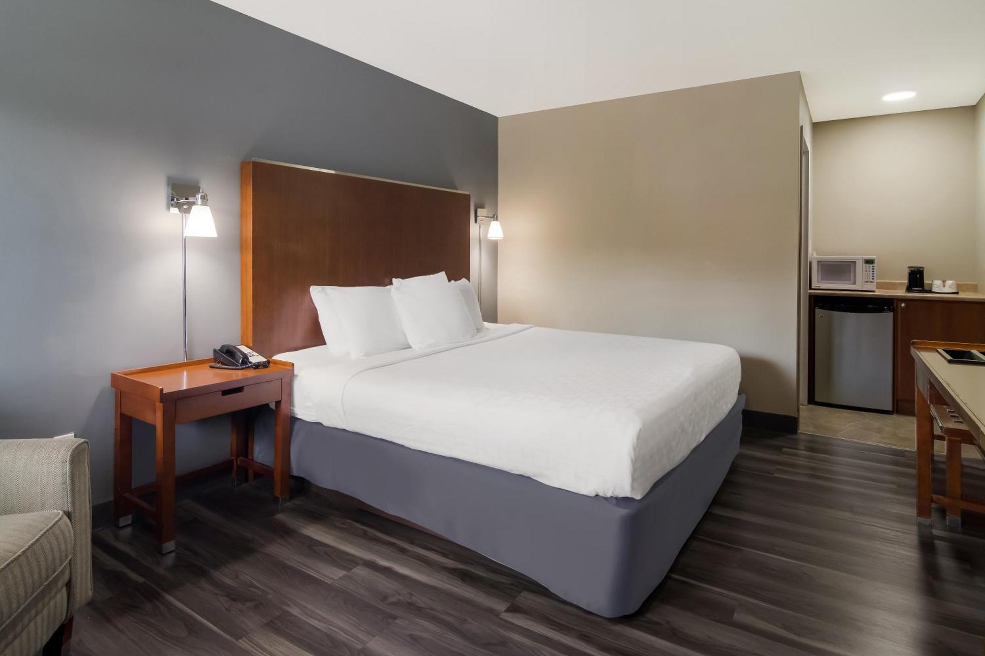 Canadas Best Value Inn & Suites 坎卢普斯 外观 照片