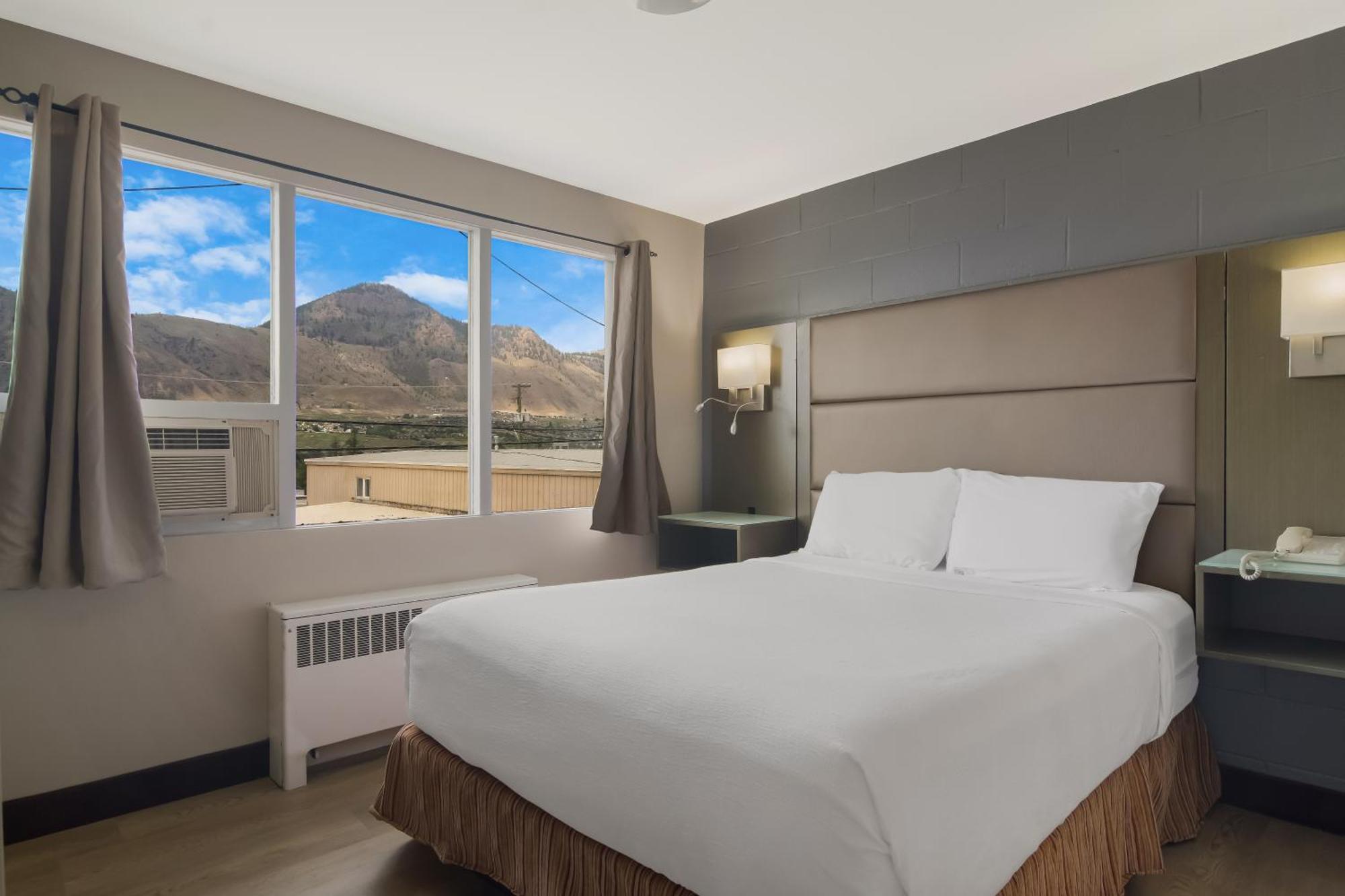 Canadas Best Value Inn & Suites 坎卢普斯 外观 照片